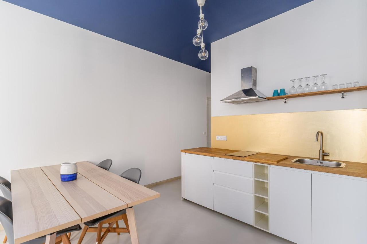 Apartment Place De Rome