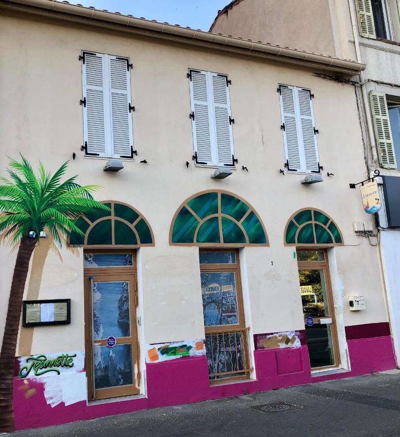 Couette-café Les De Jeannette 2*