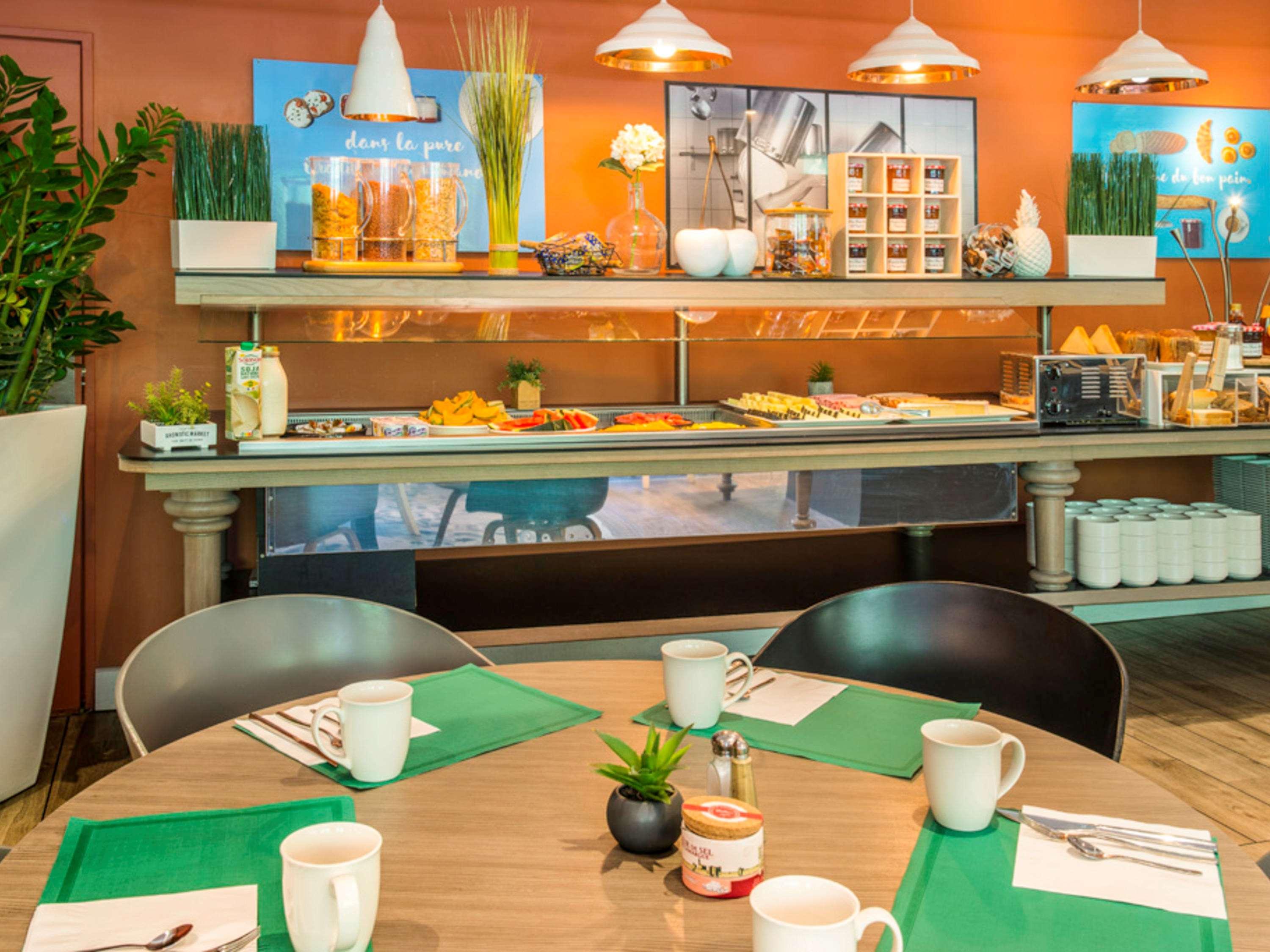 Khách sạn Novotel Centre Prado Velodrome 4*