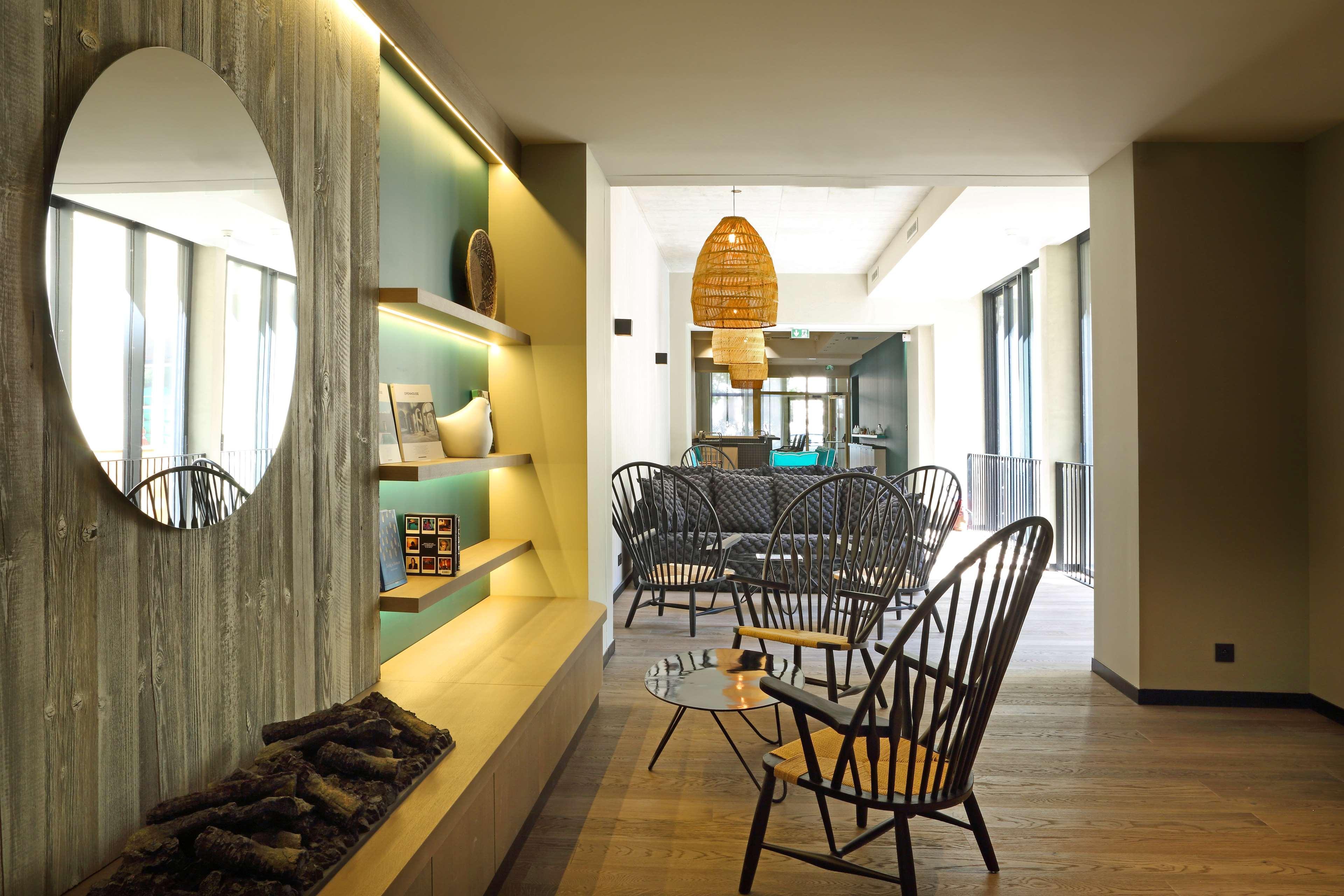 Western La Joliette Hotel 4*