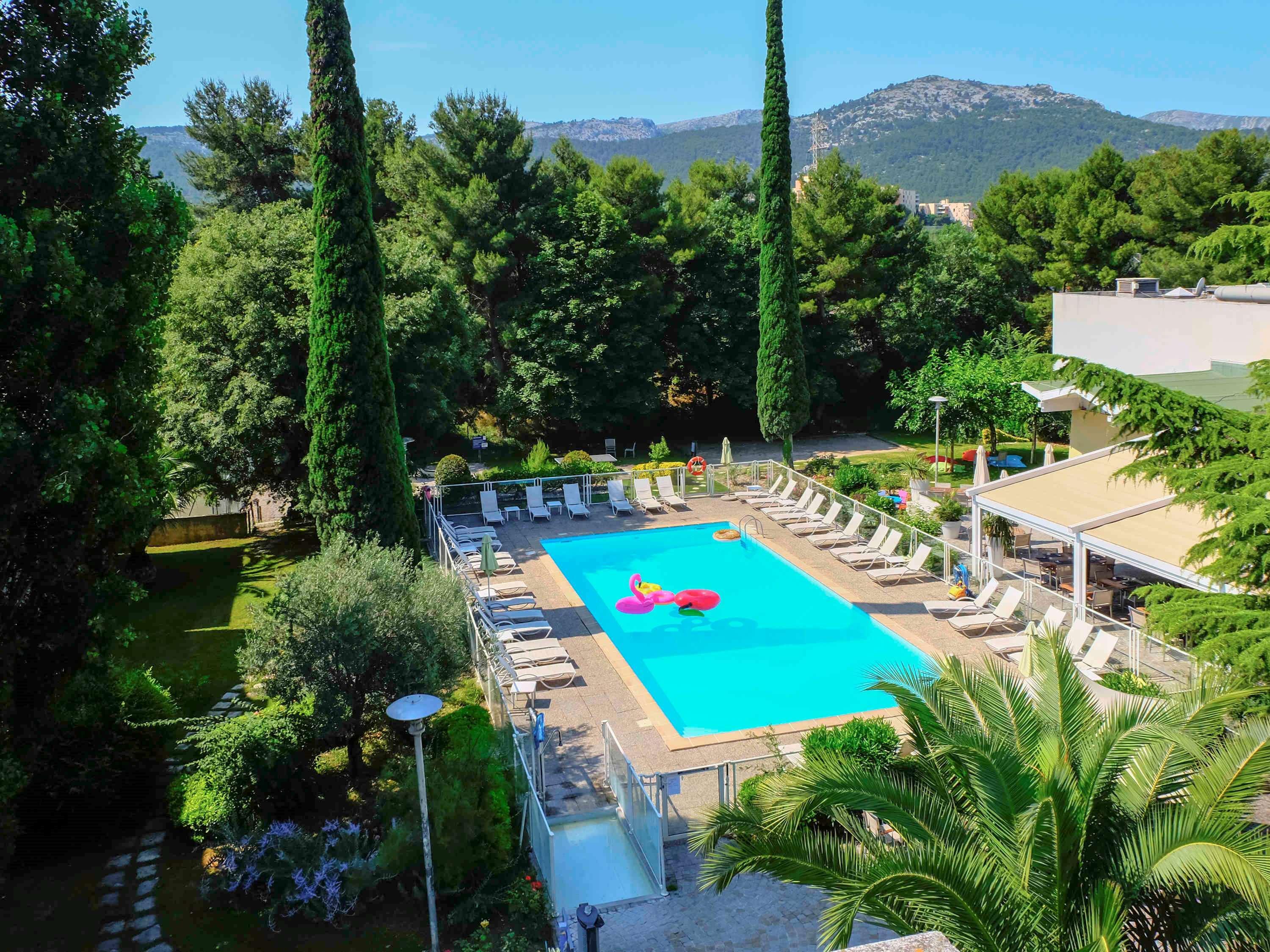 Novotel Est Porte D'aubagne Hotel 4*
