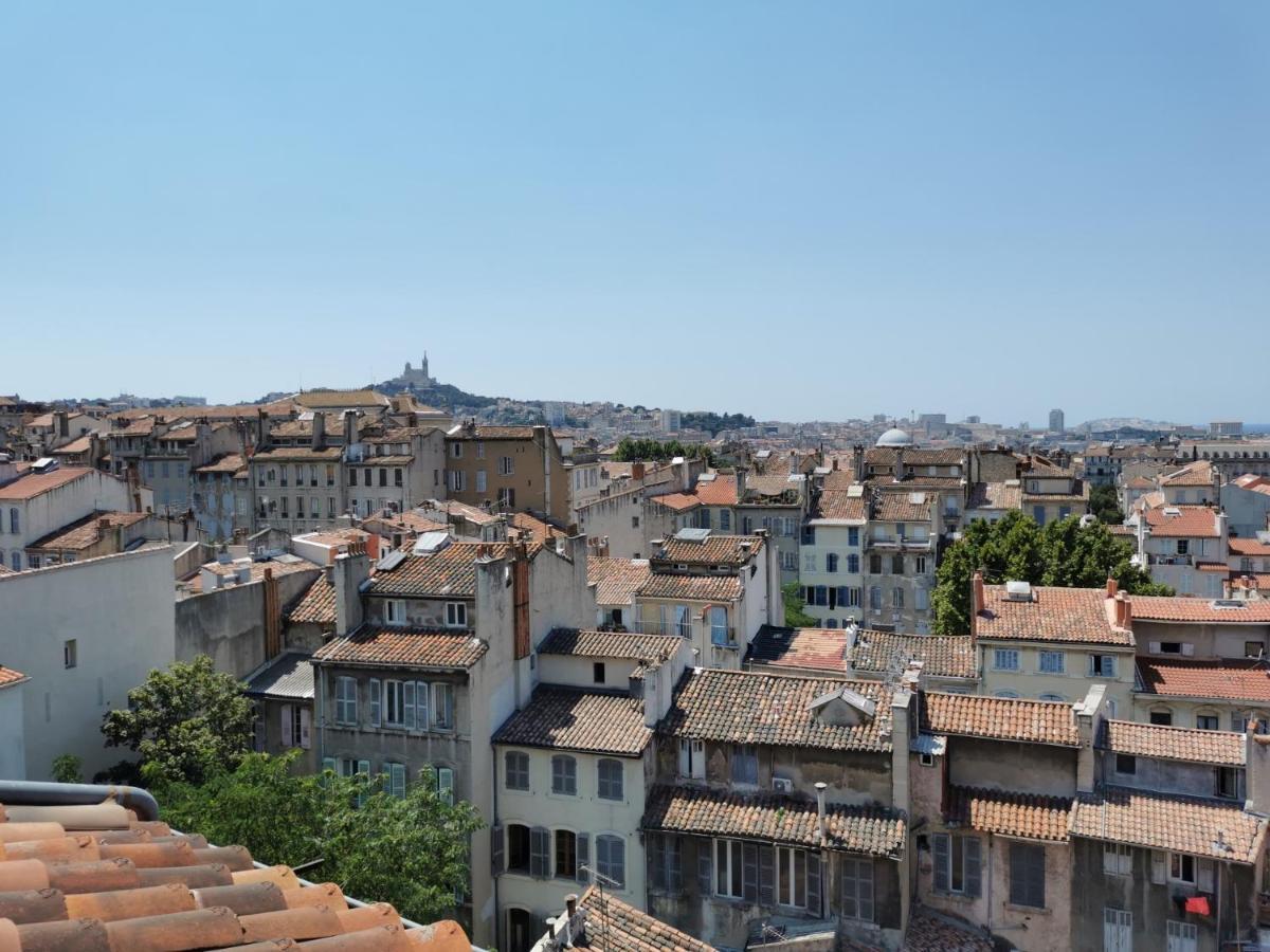 Le 5e Ciel : Un Nid Au Dessus De * Marseilles
