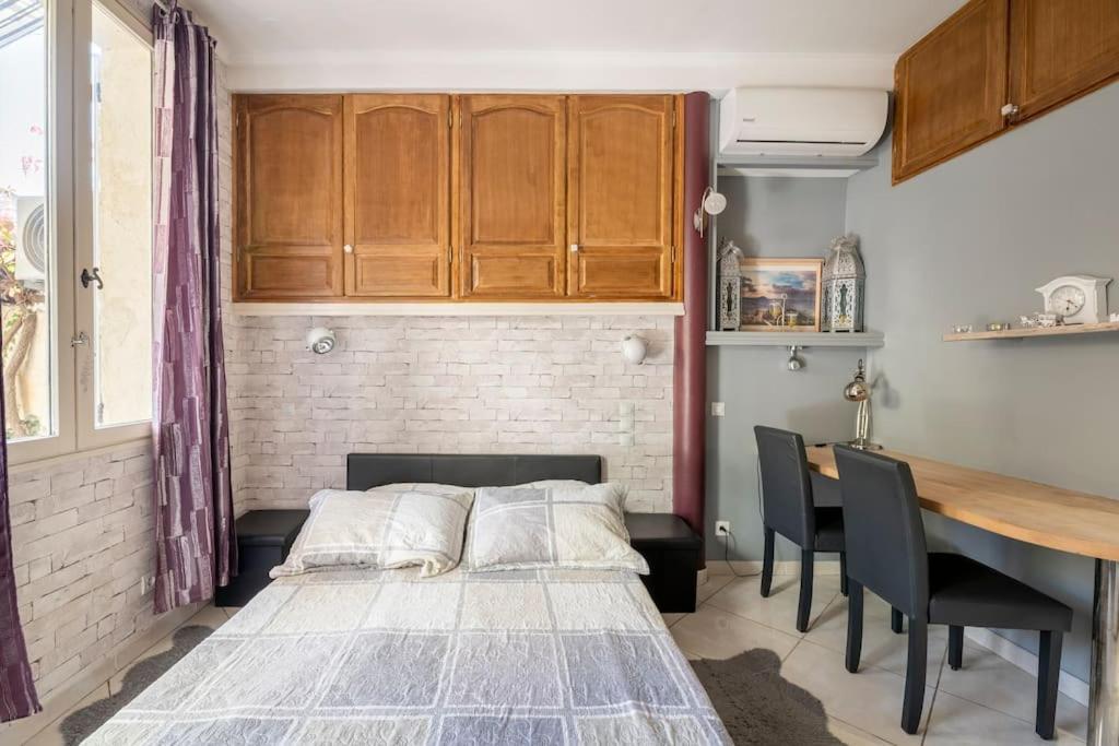 Ideal Pour Deux Voyageurs Sur * Marsella
