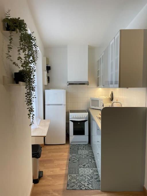 Appartement Pointe Rouge: Petit Cocon Entre Et Colline Marseilles