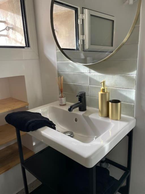 Appartement Pointe Rouge: Petit Cocon Entre Et Colline Marseilles
