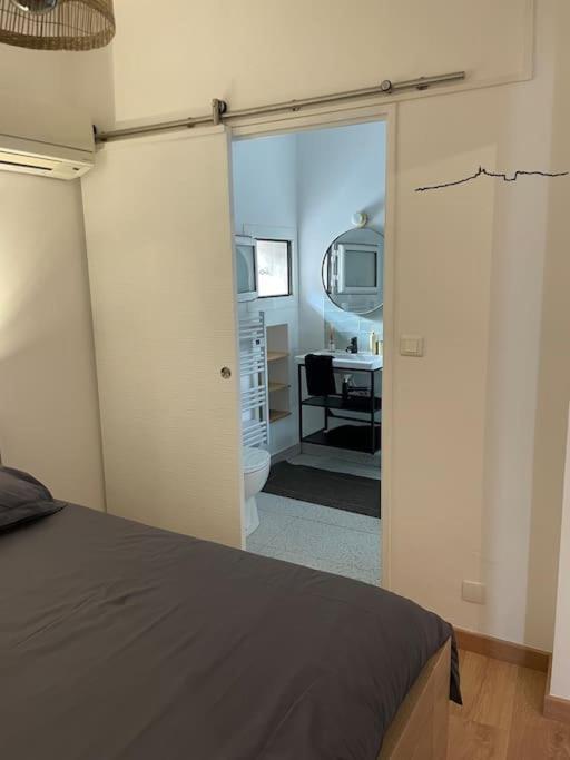 Pointe Rouge: Petit Cocon Entre Et Colline Appartement
