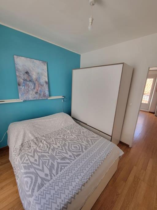 Air-conditioned With Bedroom And Balcony Appartement