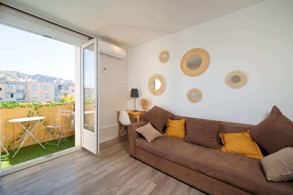 Air-conditioned Sleeps 4 To 6 Parking Appartement Marseille
