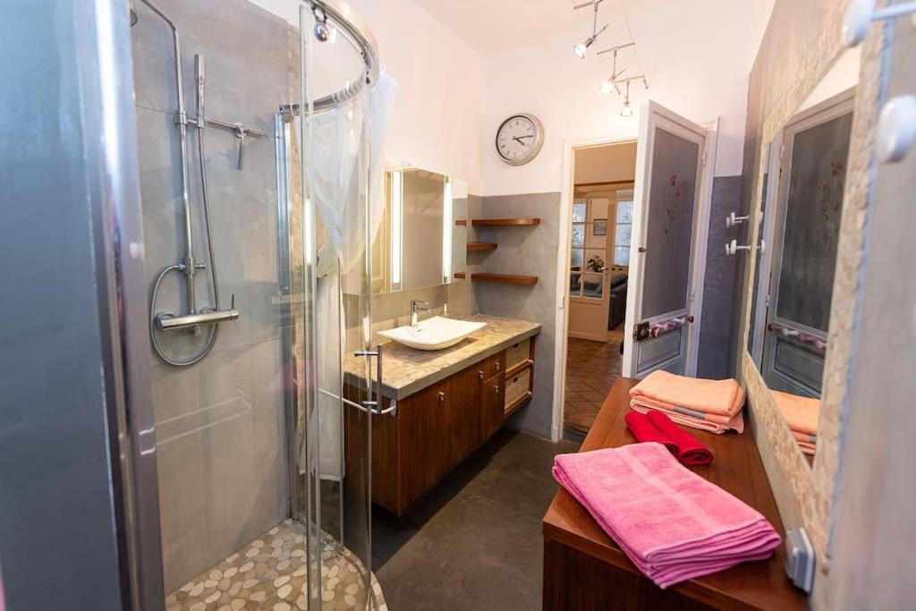 Anna-maria : Grand 10 Personnes+parking Prive -actif+ Location- * Marseille