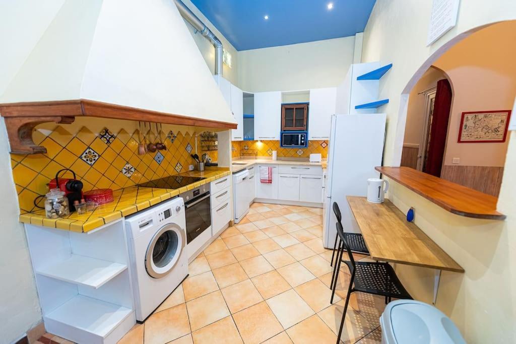 Apartment Anna-maria : Grand 10 Personnes+parking Prive -actif+ Location- *