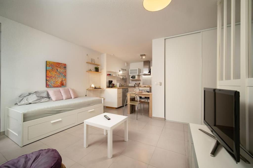 Fully Equipped With Terrace Sleeps 4 Apartment