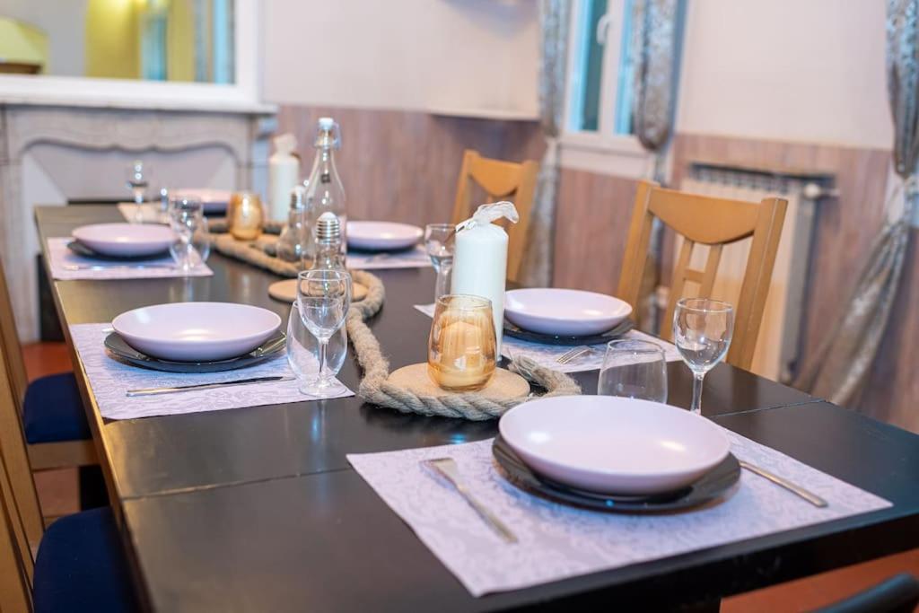 Apartment Anna-maria : Grand 10 Personnes+parking Prive -actif+ Location- Marseille