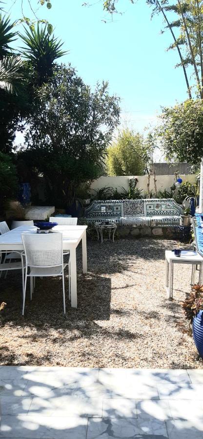 Maison Et Terrasse Dans Le Jardin Du Chateau De Gaillard
