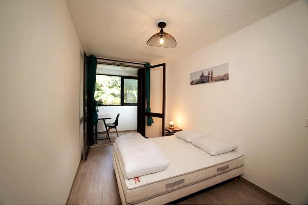 Apartment Equipe Climatise 8 Couchages Marseille