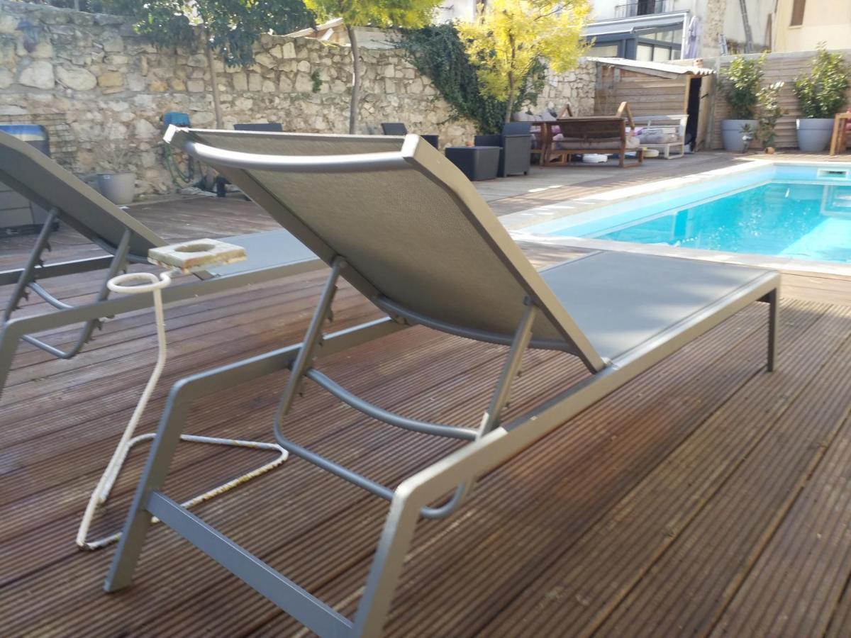 Proche Velodrome F4 Dans Villa Avec Parking Et Piscine Partagee *