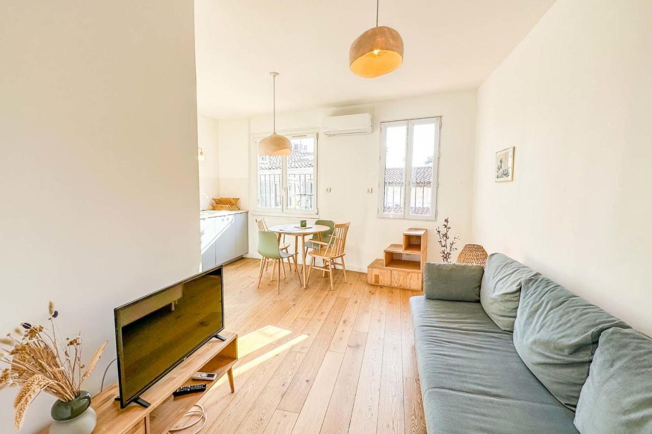Appartement Terrasse Ensoleillee Au Coeur Du Cours Julien Marseilles