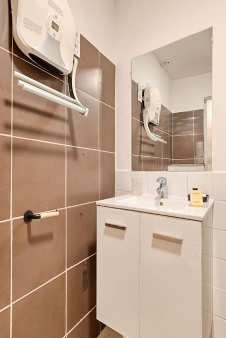 Thibaud - T4 Terrasse A 15 Min A Pied Du Metro Apartment