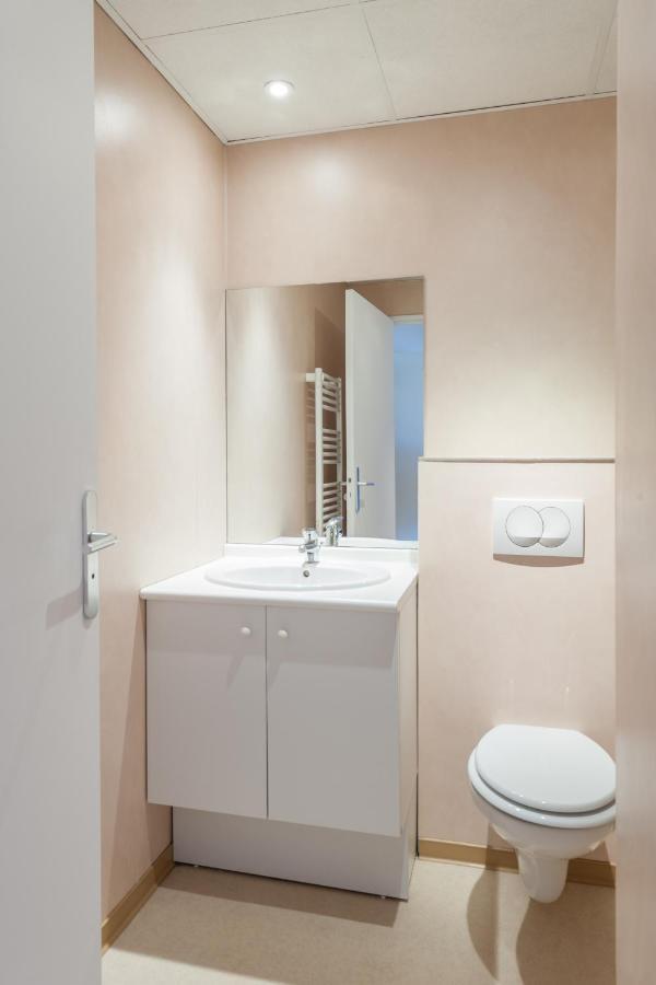 City Khách sạn hẻo lánh