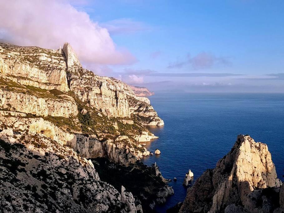 Calanques Pres Du Vieux Port *