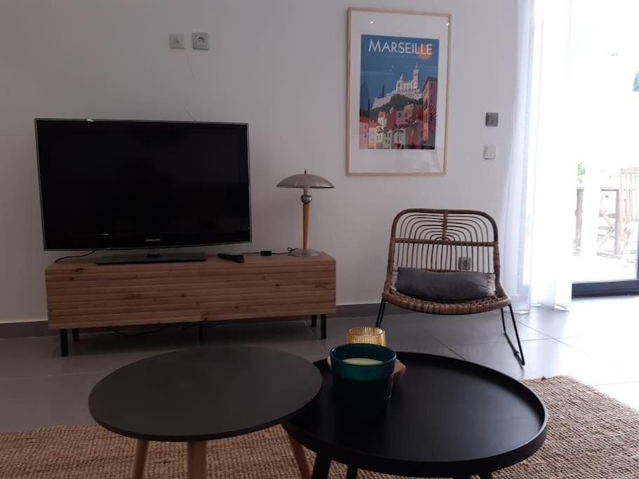 Grand Avec Patio Apartment