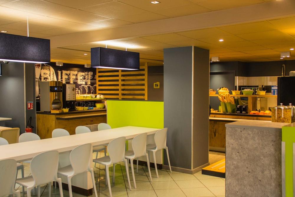 Khách sạn Ibis Budget Vieux Port 2*