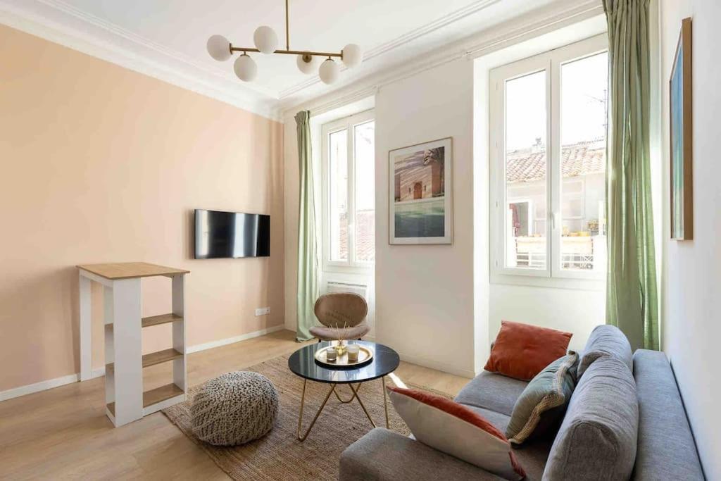 Cosy A 1' Du Cours Julien Apartment