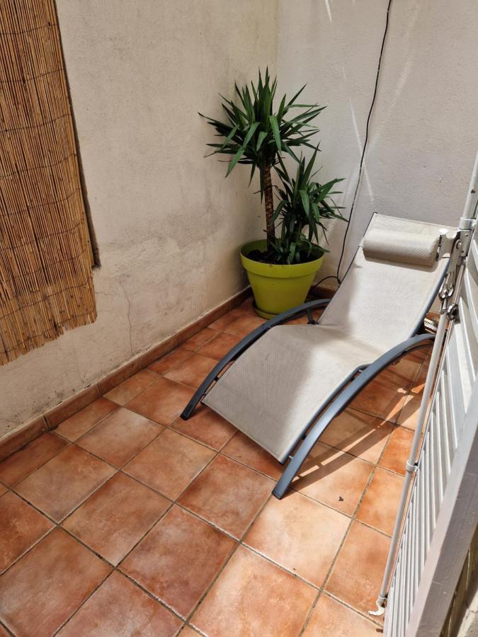 2 Pieces Dans Le Centre Avec Petite Terrasse 3*** *