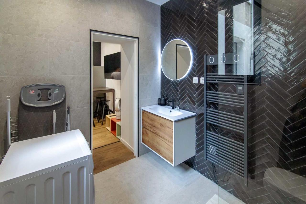 1 Bedroom With Terrace - Prefecture Apartment *