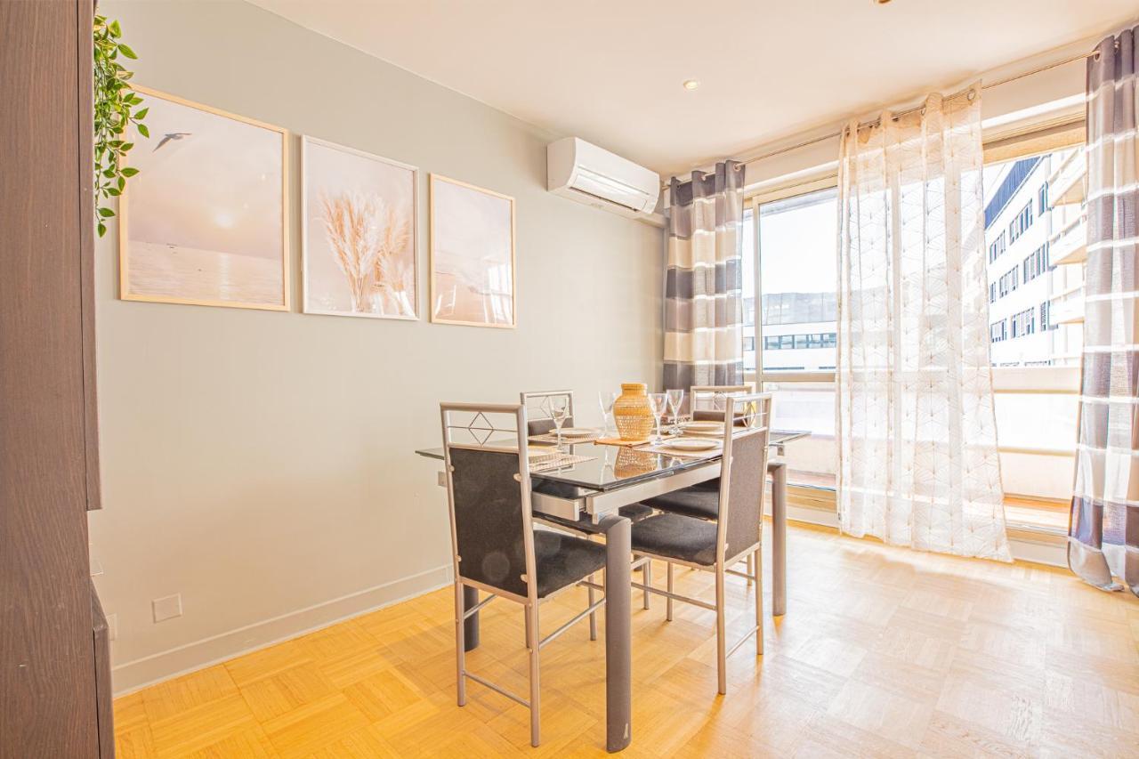 Ideal Couple, Family & Friends - Calme, Lumineux, Balcon - Proche Plages 2km - Velodrome A 10min - Olympique Marina - Climatisation & Parking Prive * Marseille