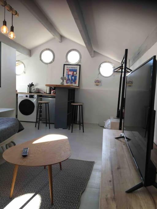 Flc- Atypical New Air-conditioned Studio, H24 Checks Appartement Marseilles