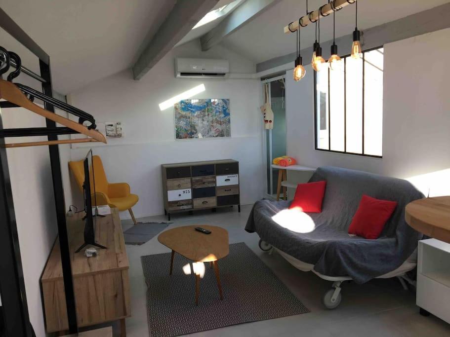 Flc- Atypical New Air-conditioned Studio, H24 Checks *