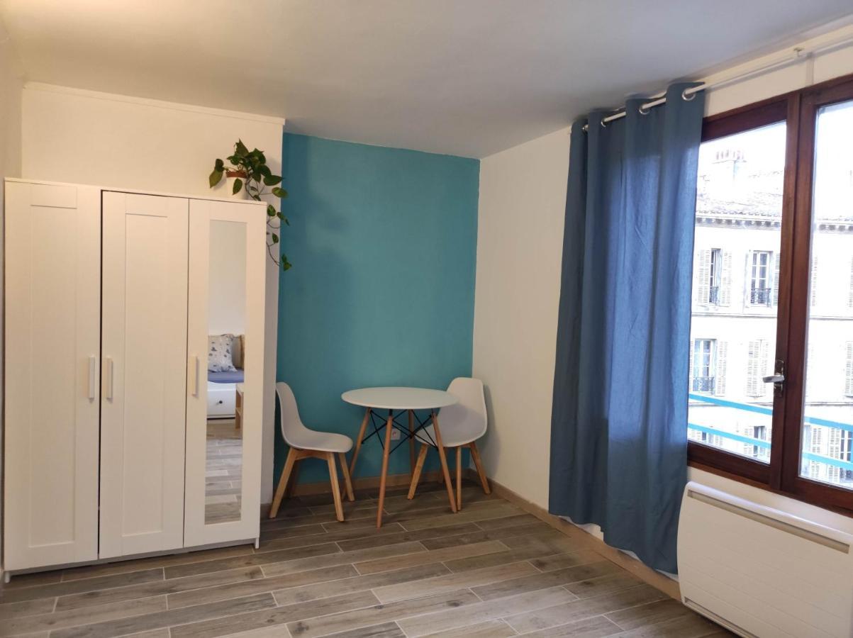 Appartement Studio Bleu En Face De La Gare 10mn Au Vieux Port Marseilles