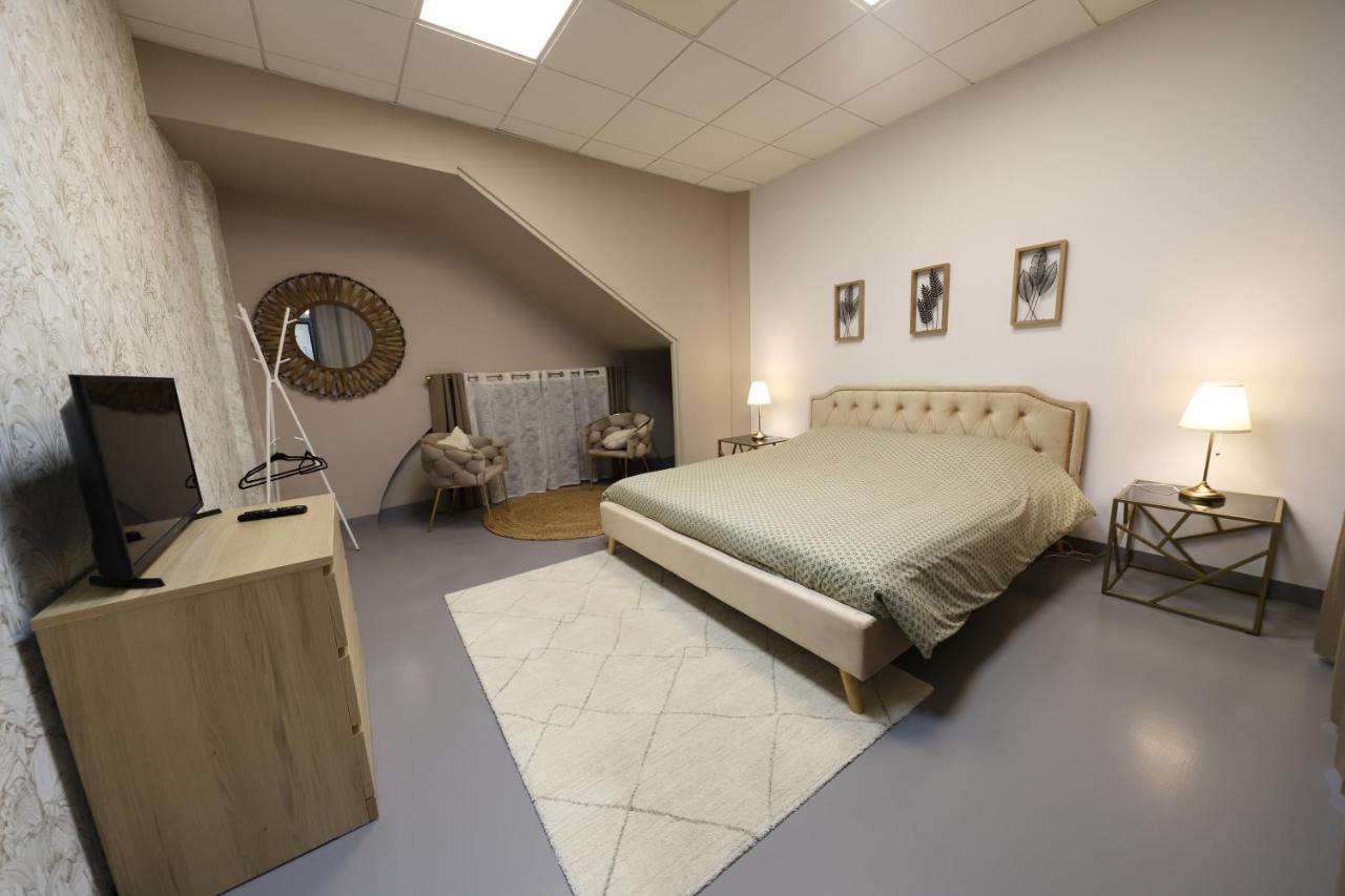 Loft 250m2 Avec Ecran Led Geant De 10m2 Aparthotel Marseilles
