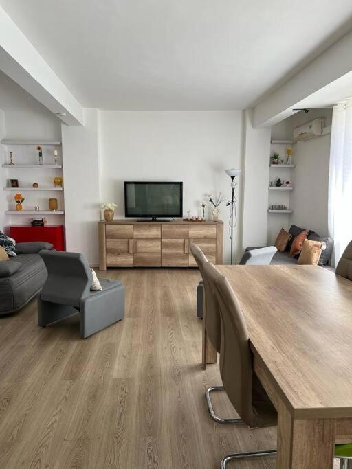 Apartment Le Building: 5 Pax Centre *