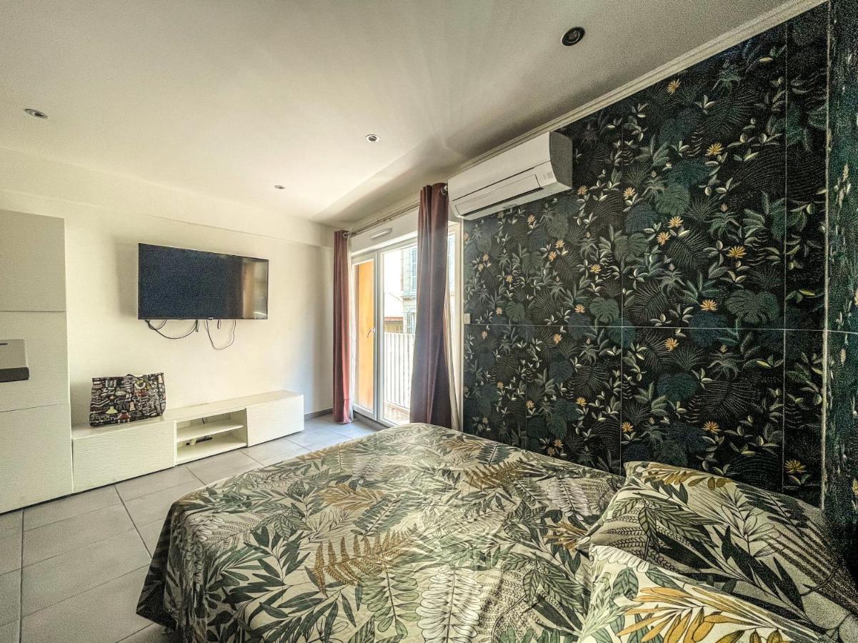 Le Saint Charles Ii Homestay *