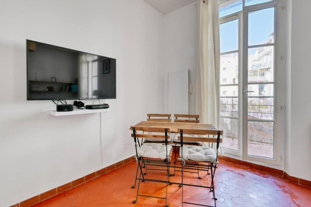 Capucins - T2 Avec Balcon A Noailles, Le Ventre De Marseille