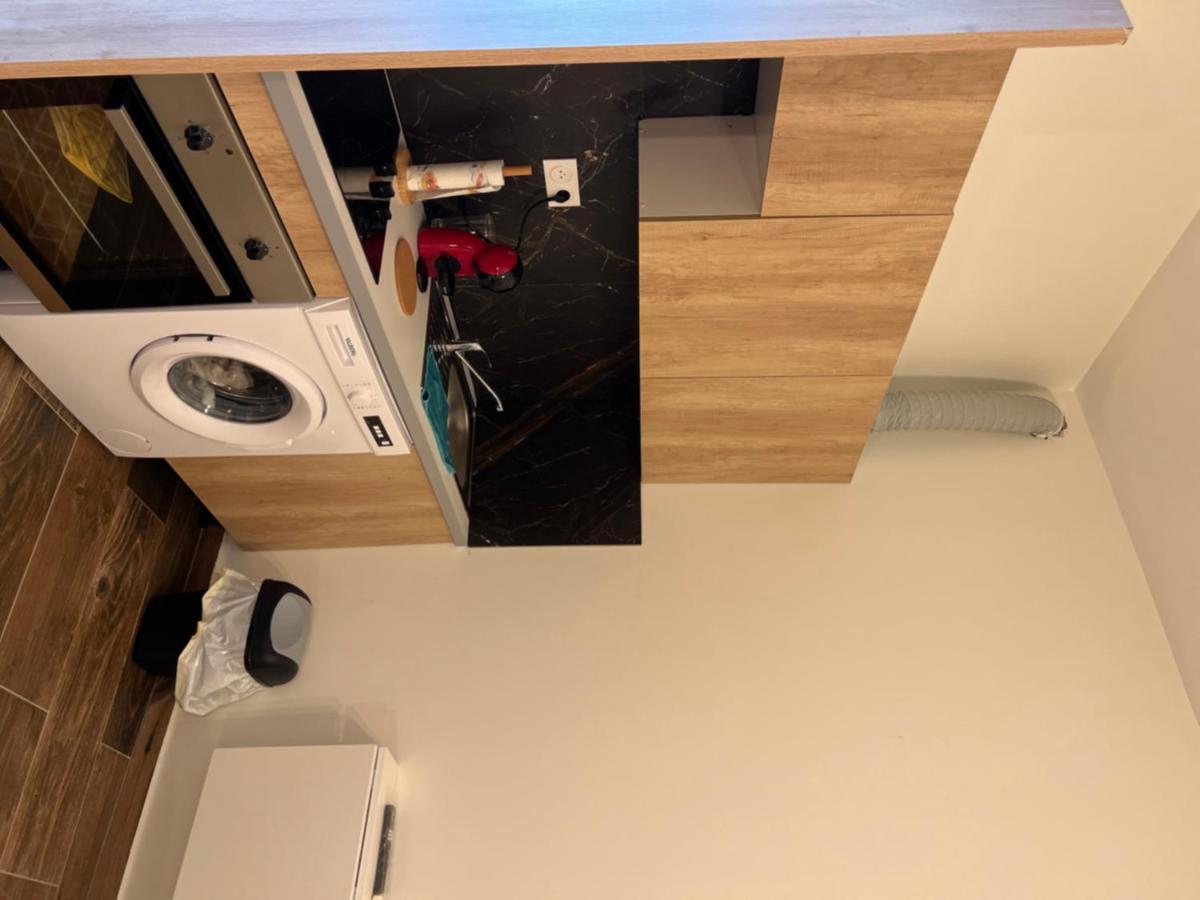 Apartment 16e