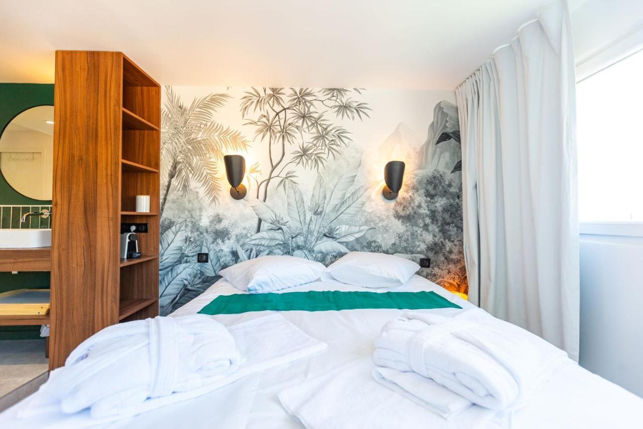 Love hotel Du Mont D'or - Baignoire - Minibar Offert *