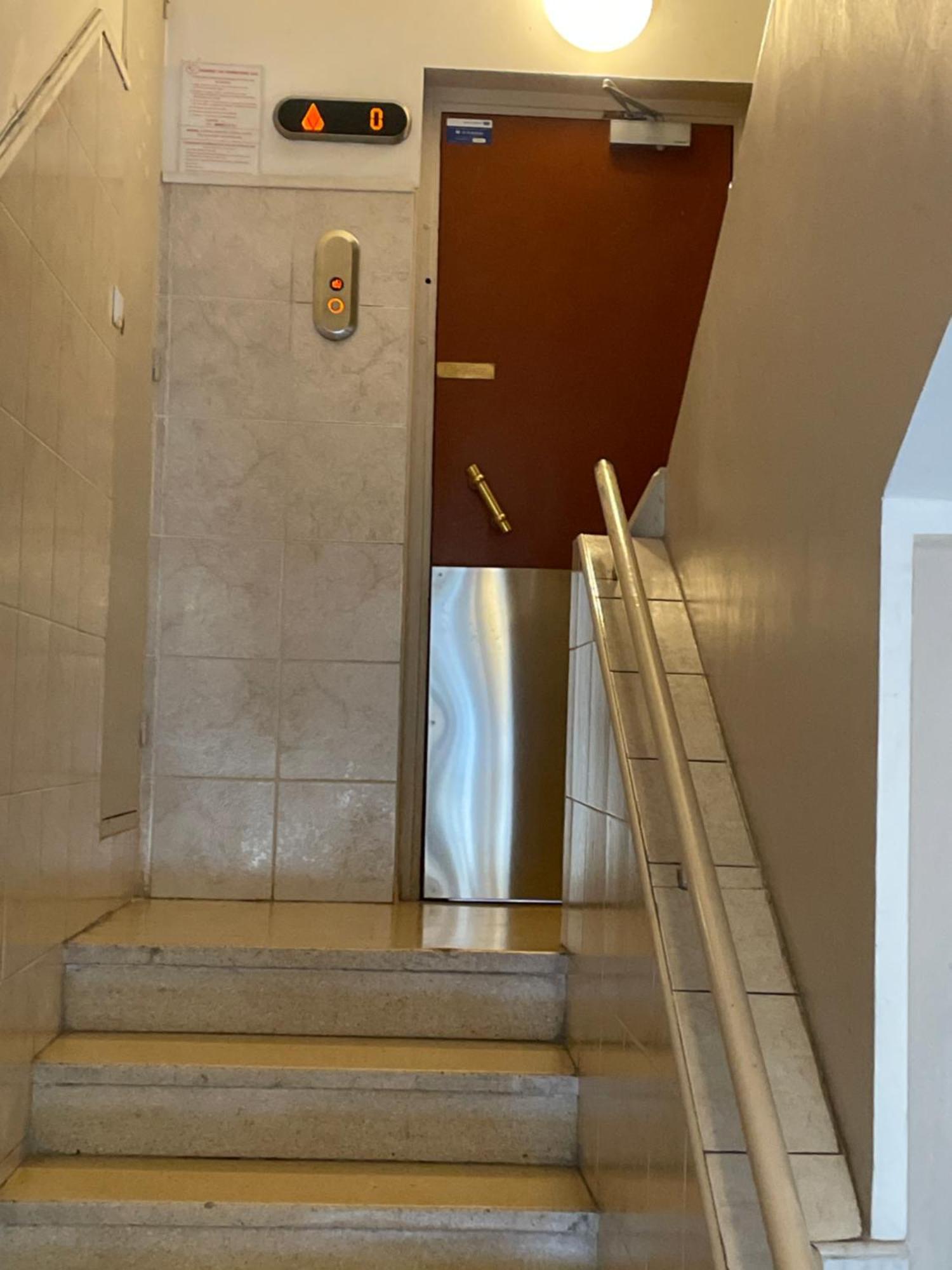 Grand Pour 6 Personnes Prado Parking Apartment *