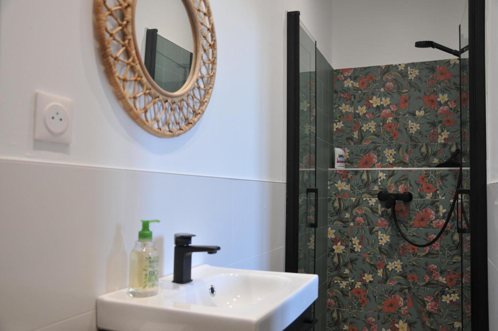 Maison Entiere Avec Un Grand Jardin A 15 Min Du Centre En Transports: Bienvenue A Qg ! Villa *
