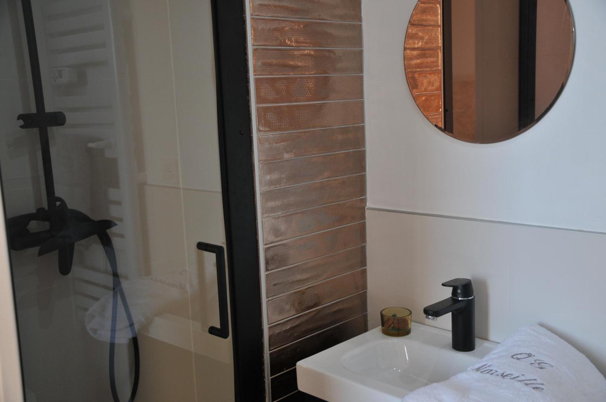 Maison Entiere Avec Un Grand Jardin A 15 Min Du Centre En Transports: Bienvenue A Qg ! * Marseilles