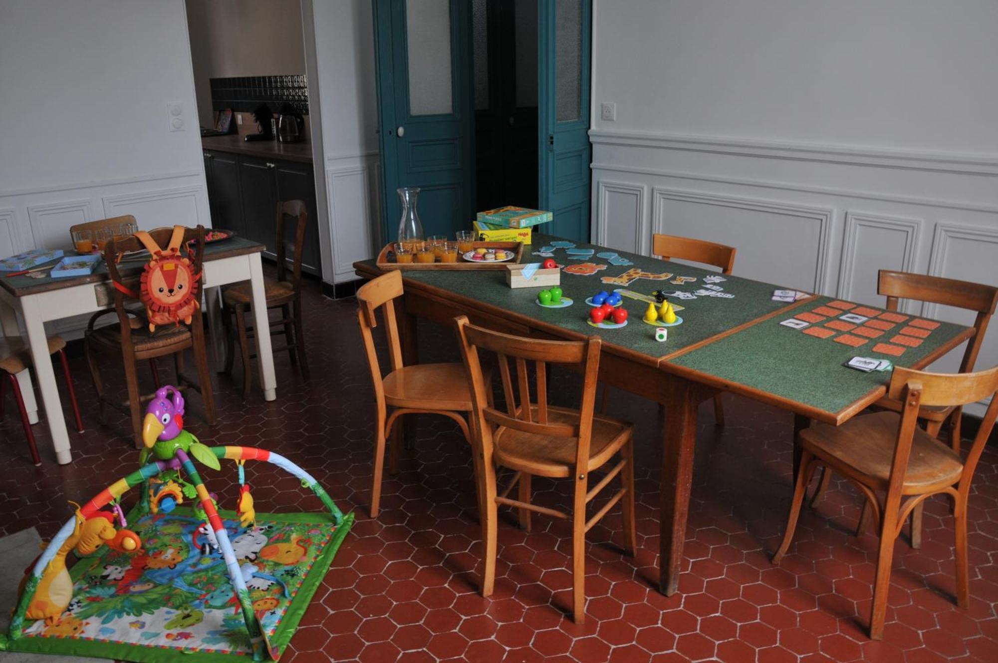 Maison Entiere Avec Un Grand Jardin A 15 Min Du Centre En Transports: Bienvenue A Qg ! Villa