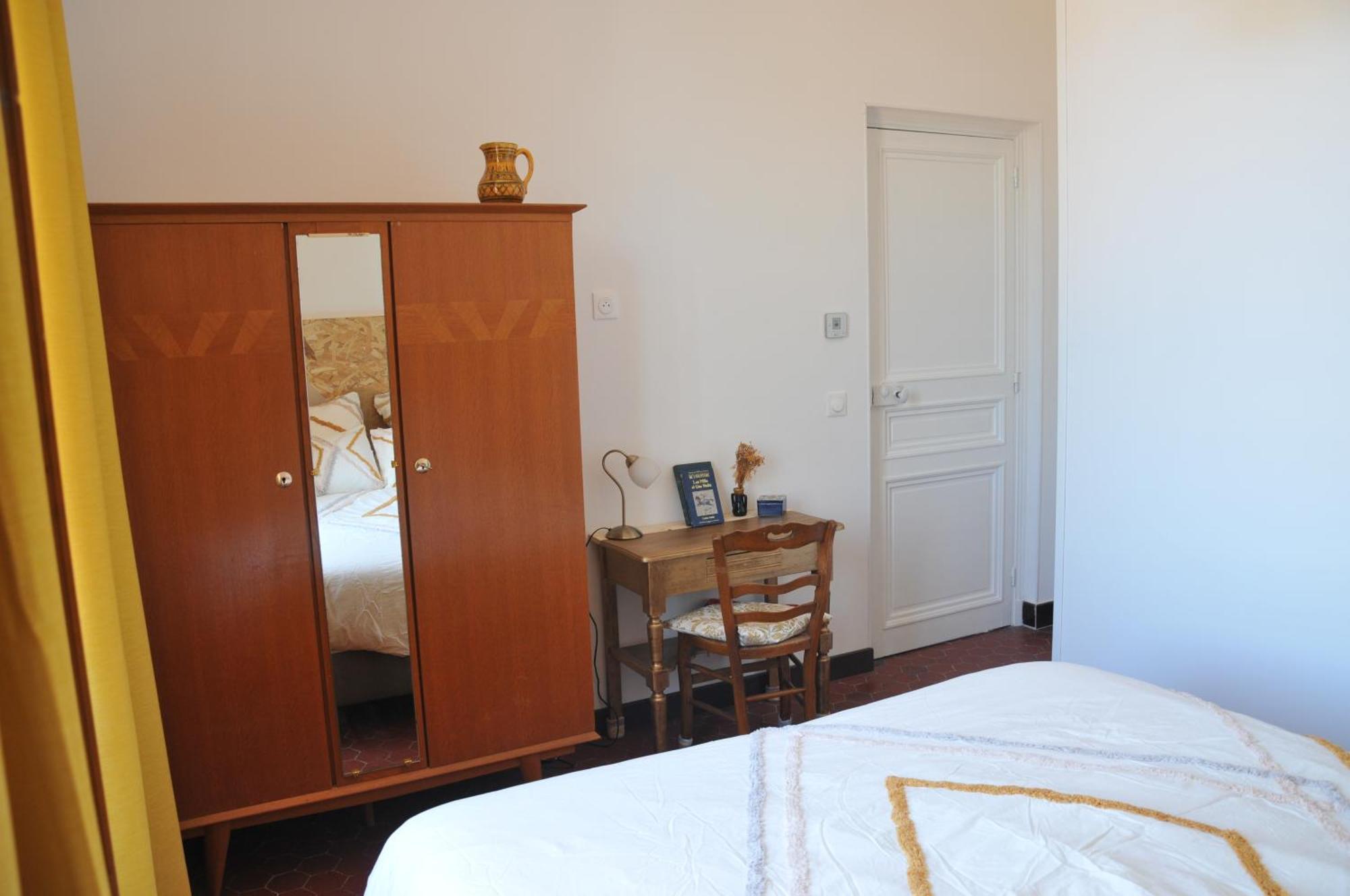 Villa Maison Entiere Avec Un Grand Jardin A 15 Min Du Centre En Transports: Bienvenue A Qg ! Marseilles