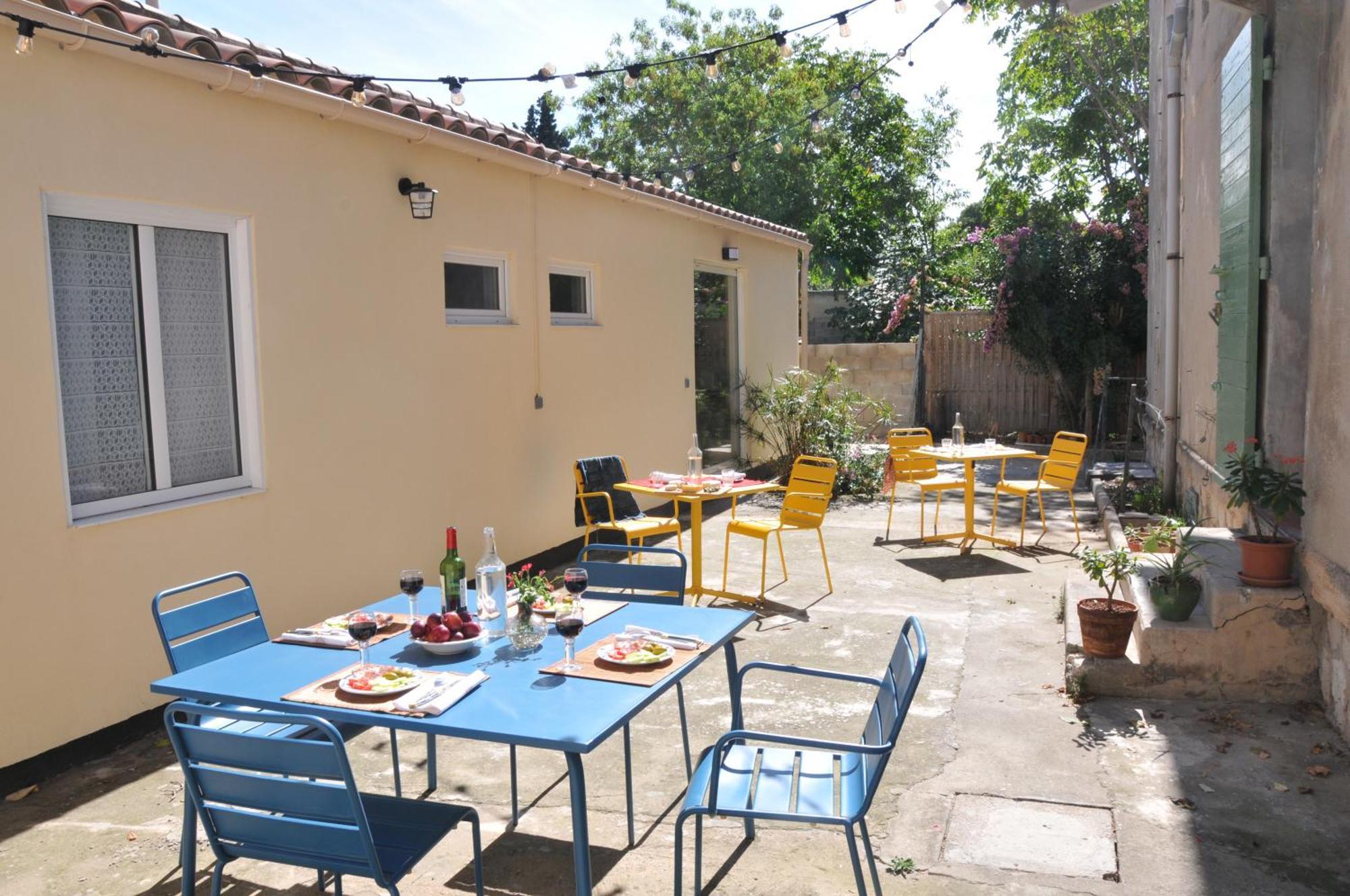 Maison Entiere Avec Un Grand Jardin A 15 Min Du Centre En Transports: Bienvenue A Qg ! Villa *