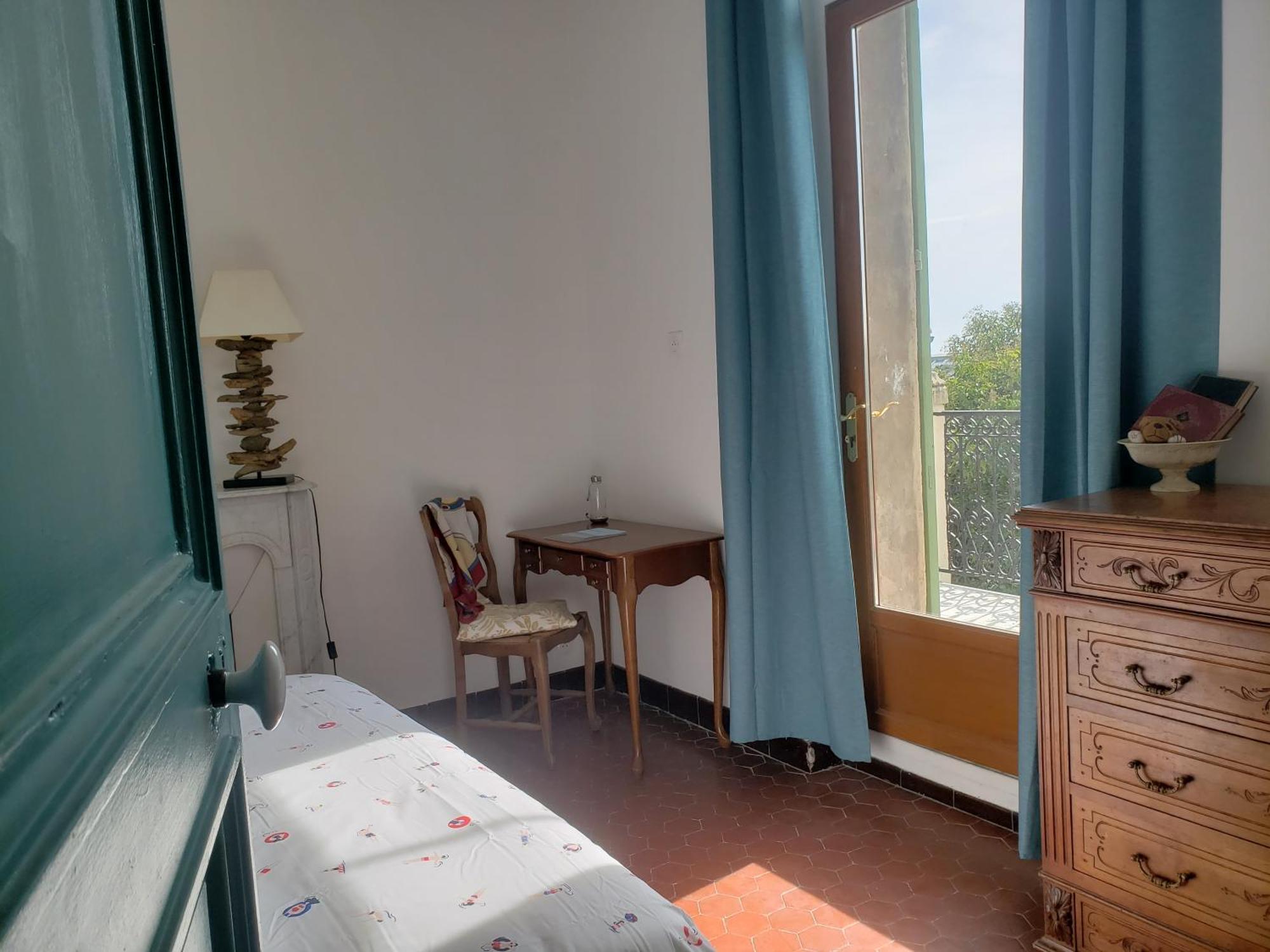 Maison Entiere Avec Un Grand Jardin A 15 Min Du Centre En Transports: Bienvenue A Qg ! Villa *