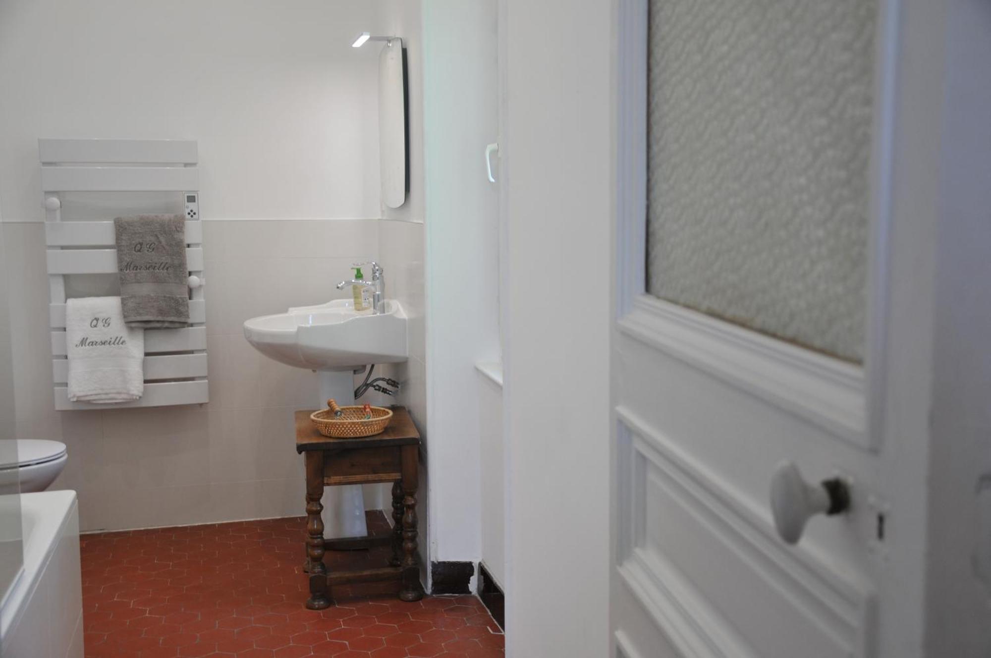 Villa Maison Entiere Avec Un Grand Jardin A 15 Min Du Centre En Transports: Bienvenue A Qg !