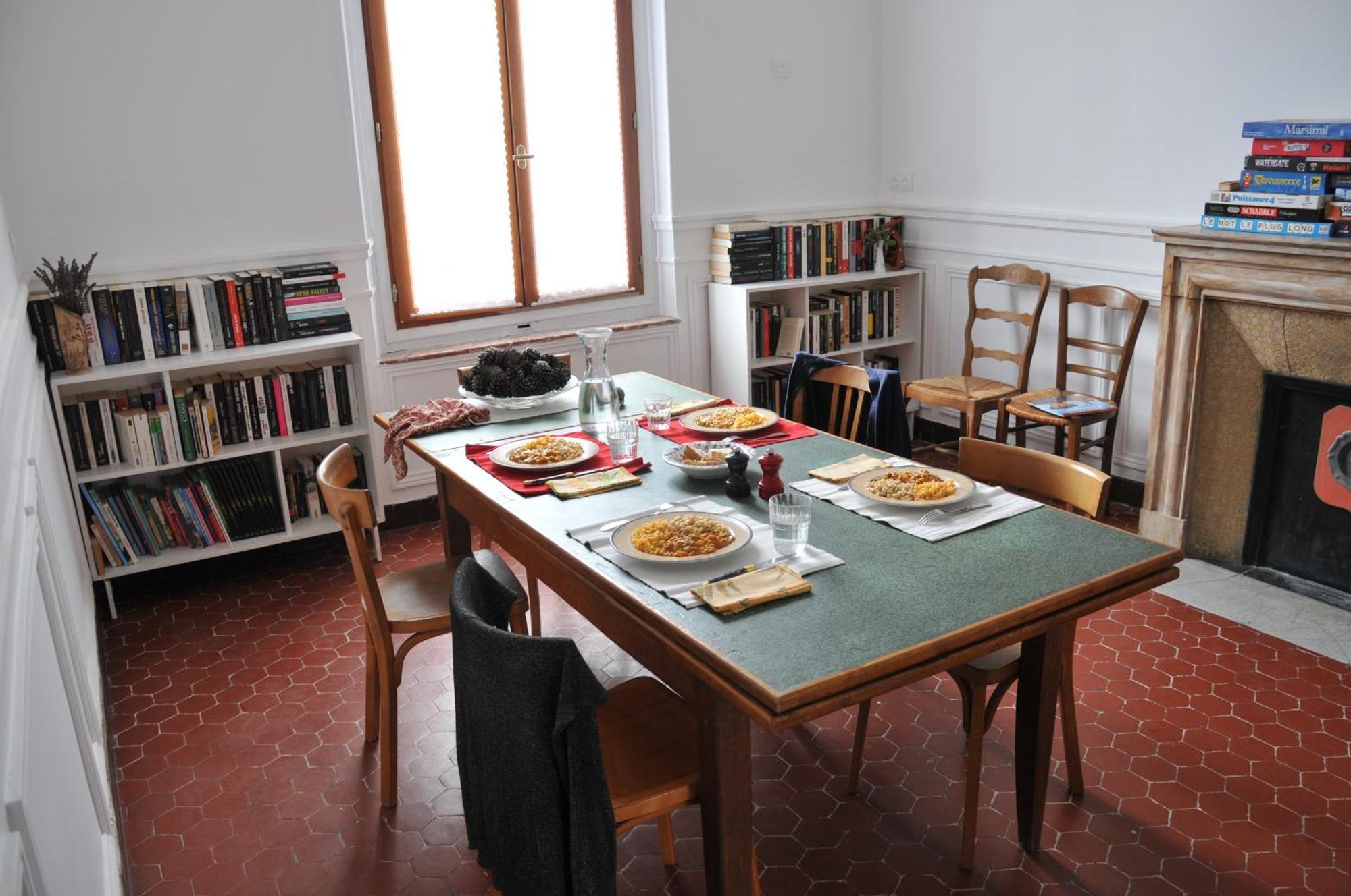 Villa Maison Entiere Avec Un Grand Jardin A 15 Min Du Centre En Transports: Bienvenue A Qg ! Marseilles