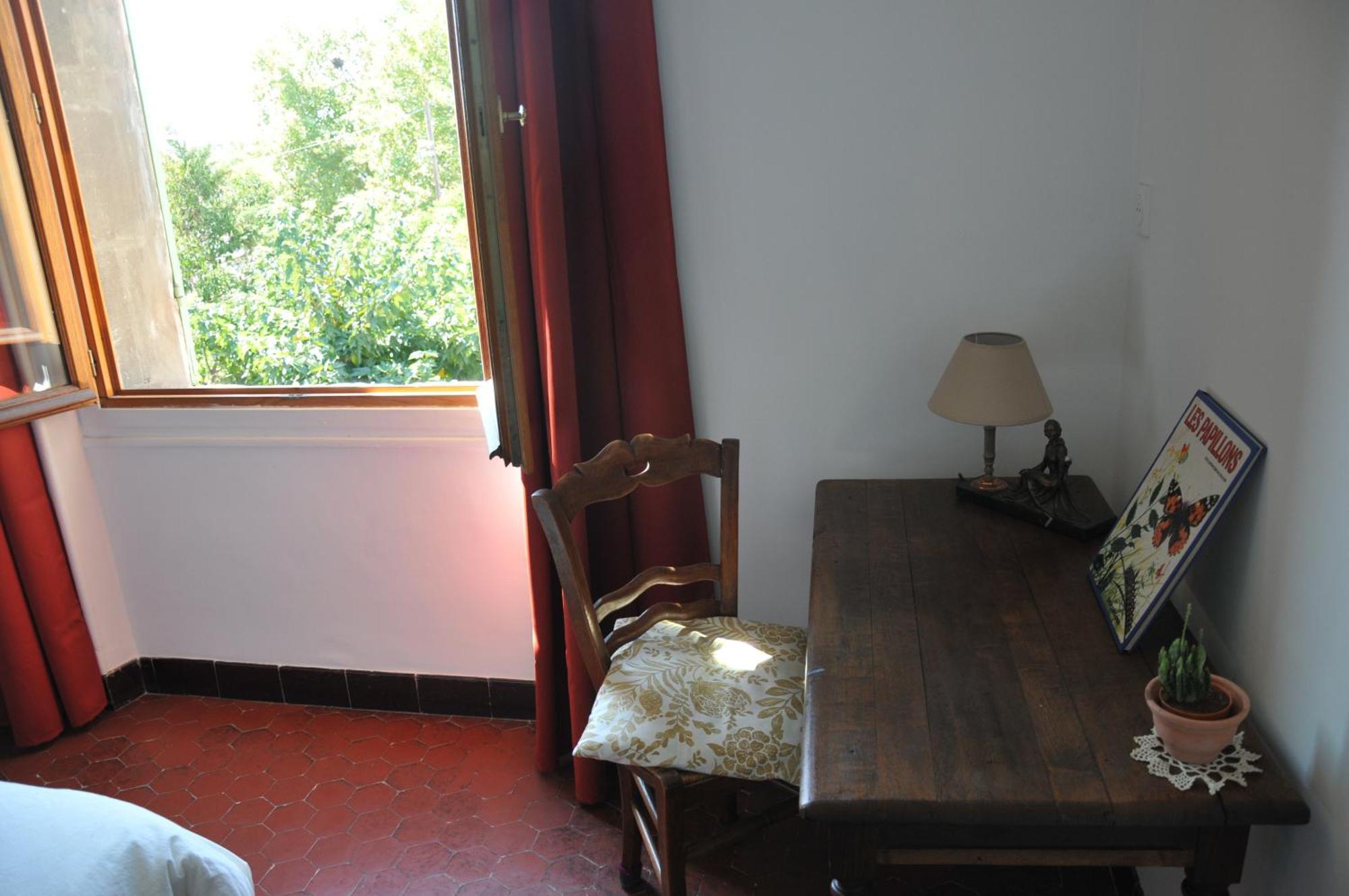 Maison Entiere Avec Un Grand Jardin A 15 Min Du Centre En Transports: Bienvenue A Qg ! Marseilles