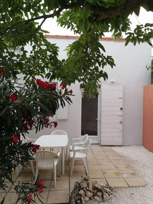 Au Calme Avec Exterieur Et Parking Gratuit Aux Portes D'aix Et Emplacement Ideal Marseille