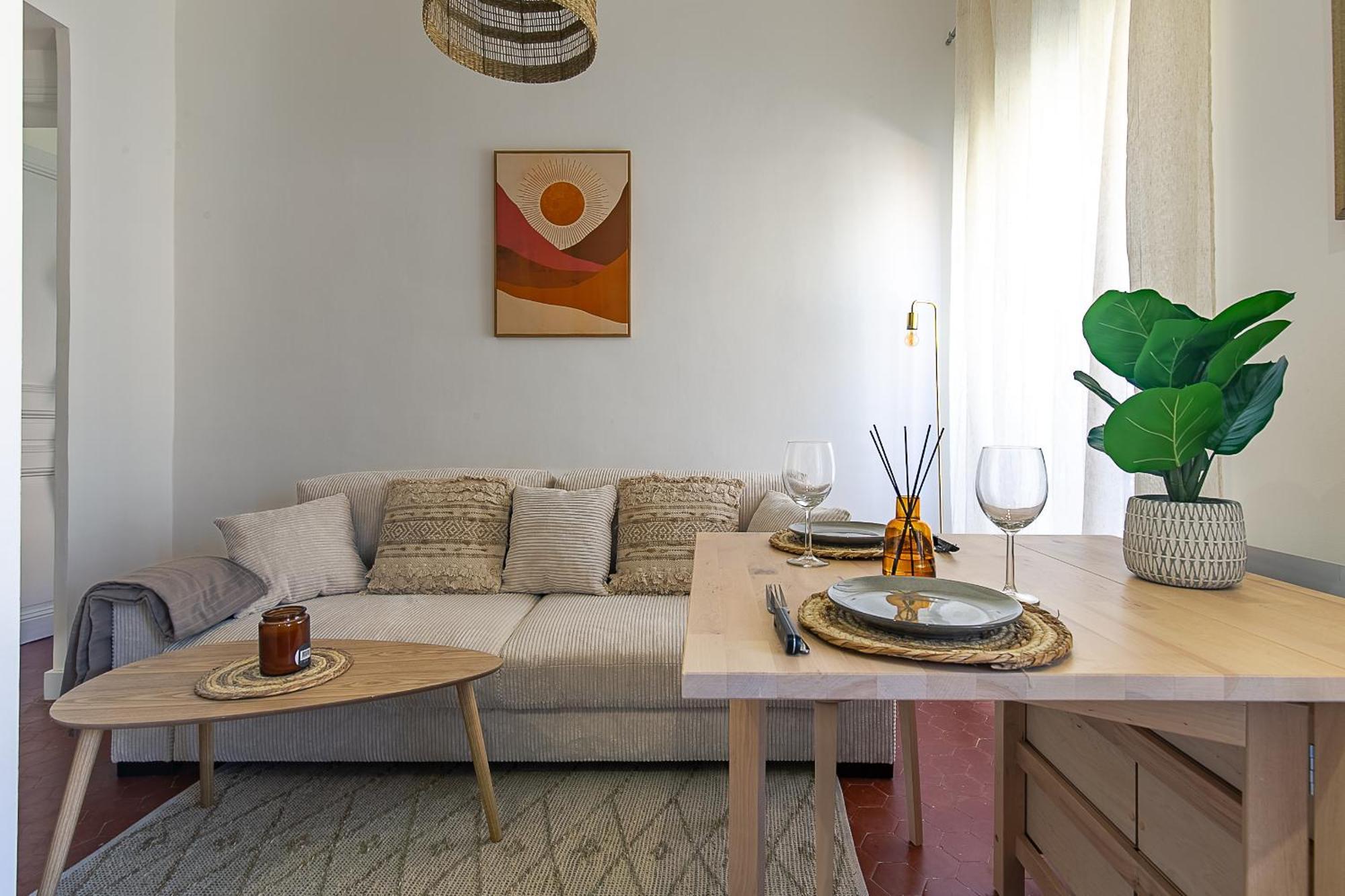 Central, Tres Calme & Lumineux Apartment